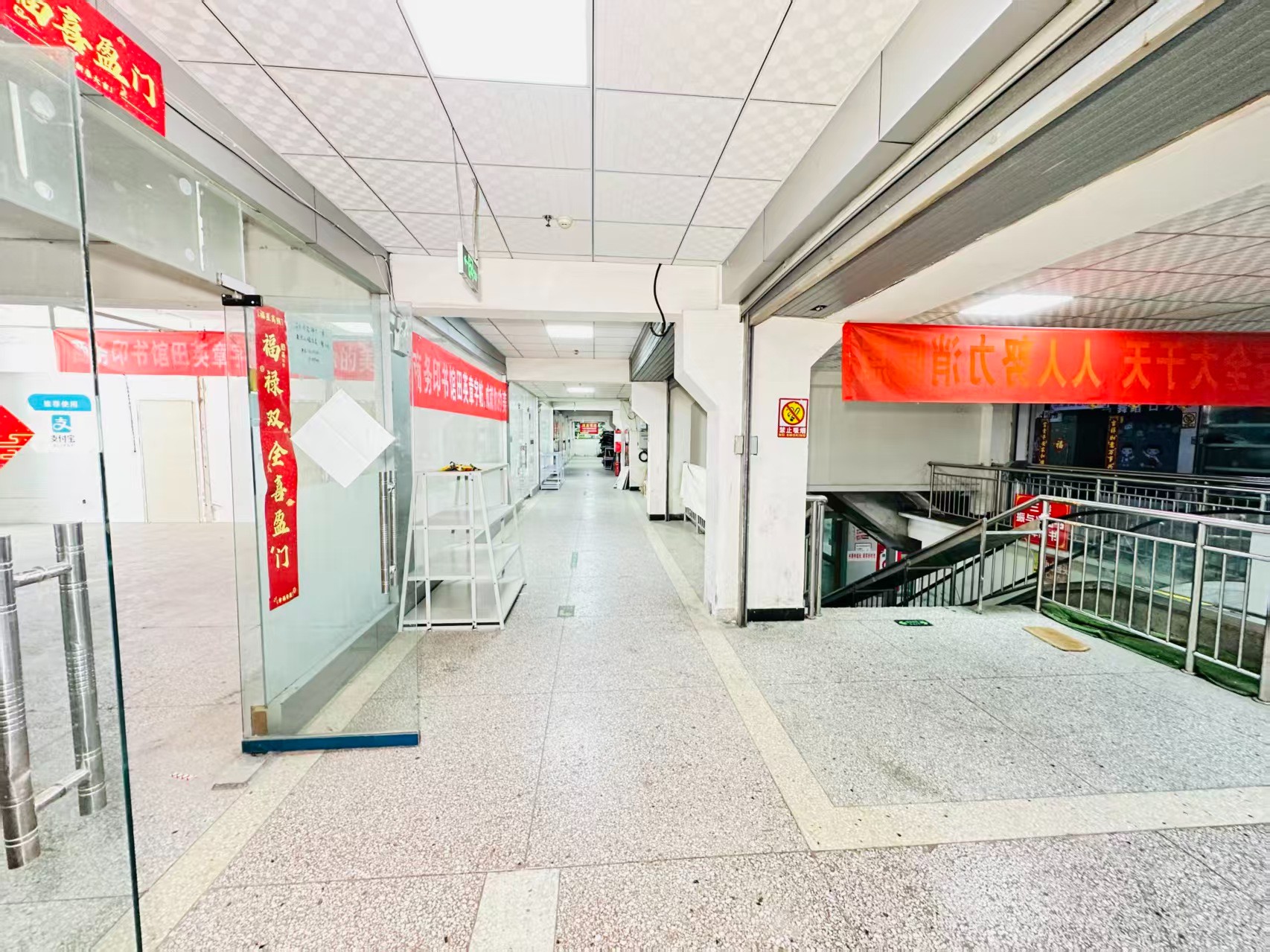 银杏路引入人工智能技术应用场景，推动AI与商业、零售、电商、企业服务等领域融合发展。